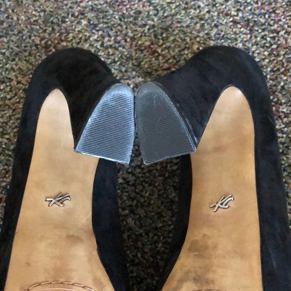 Kenneth Cole bow heels size 7.5. - Picture 4 of 4
